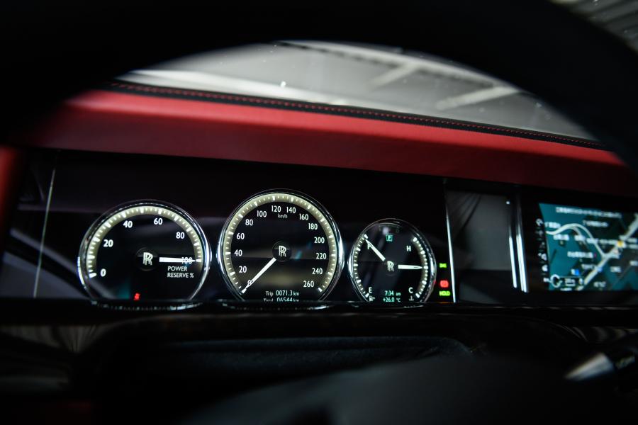 Панель приборов Rolls-Royce Phantom EWB 2017 года  (JP) (фото 7 из 21)